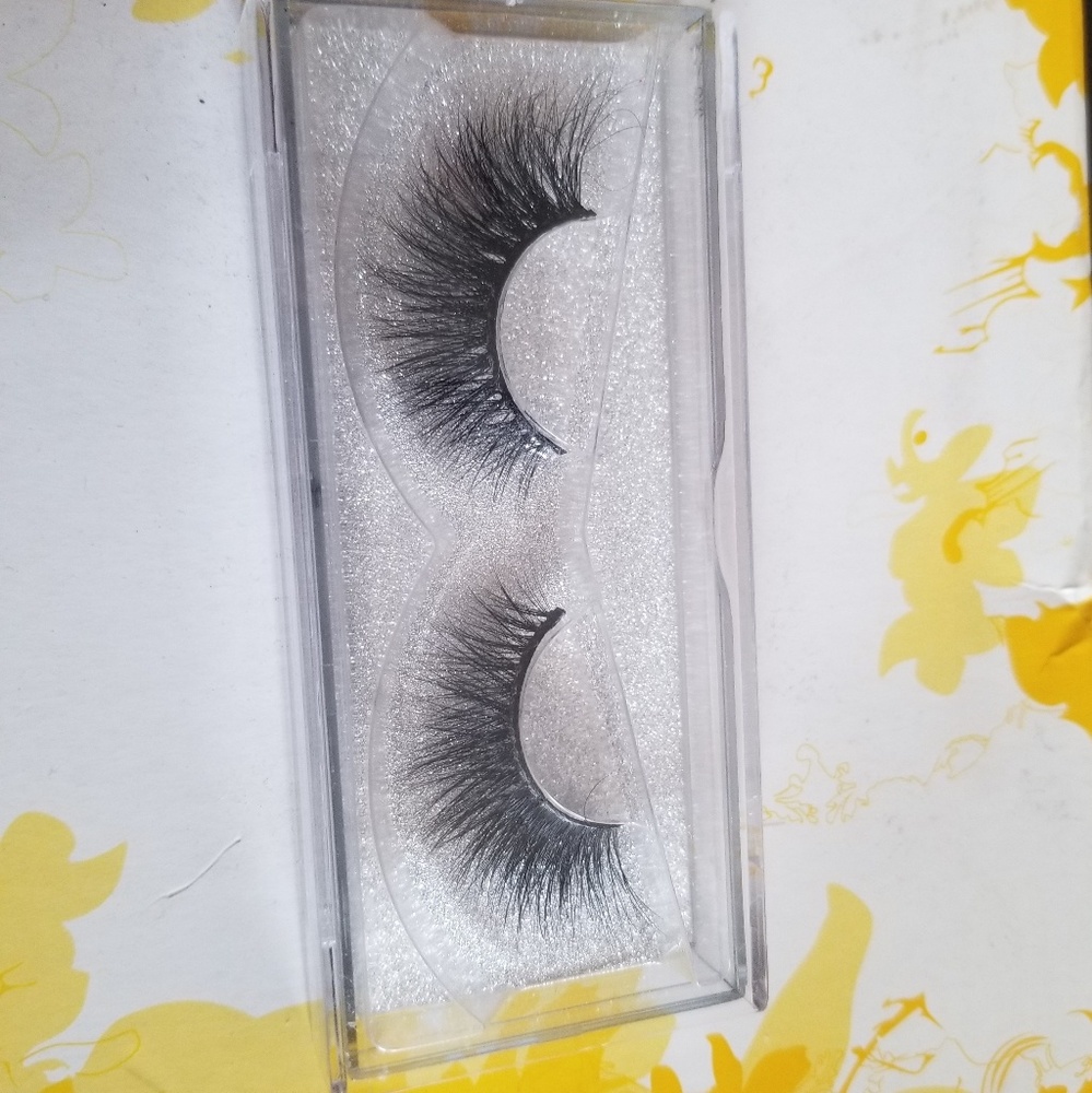 Lashes - Picture 2 of 2